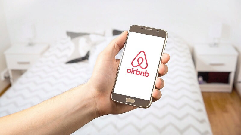 Airbnb на экране